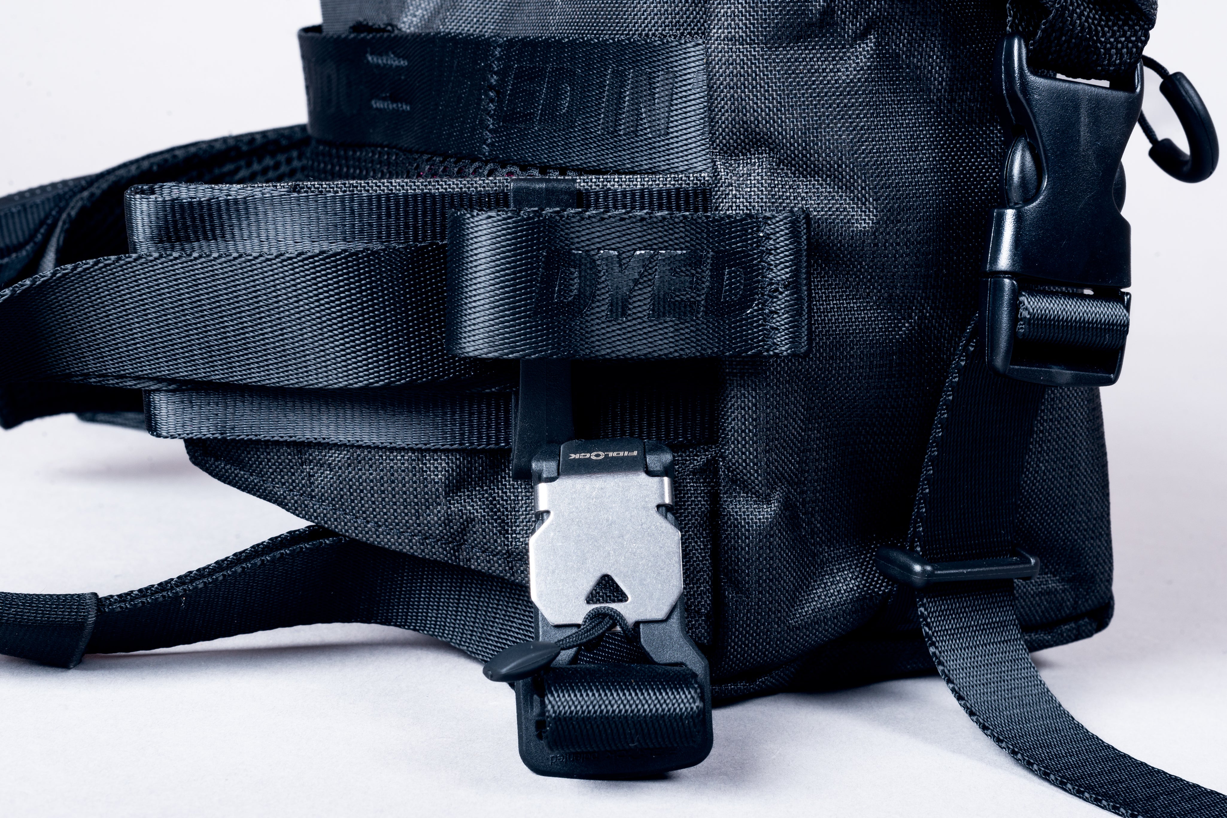 Comes with FIDLOCK clasp