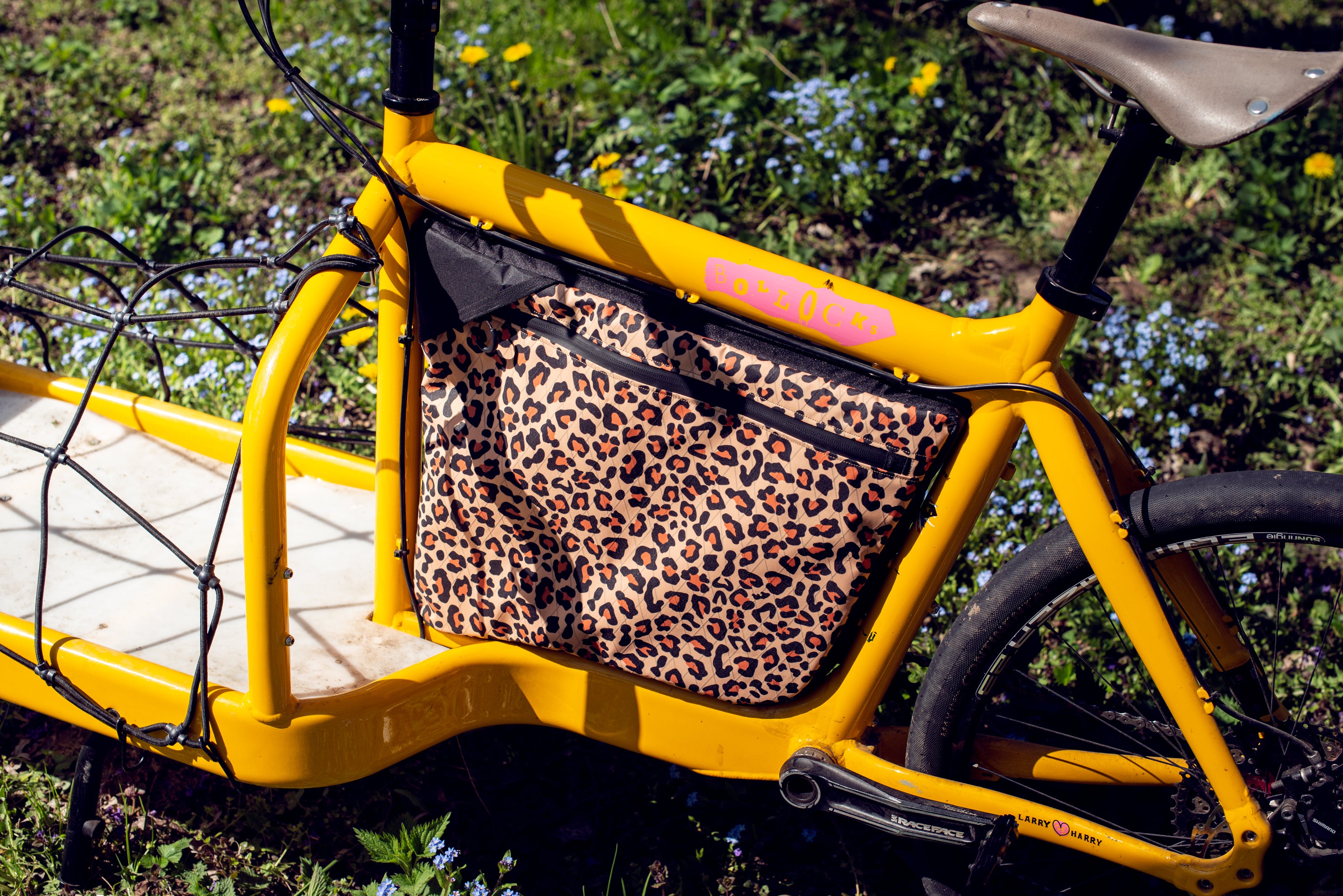 Zipped side pocket on the non drive side (optional)