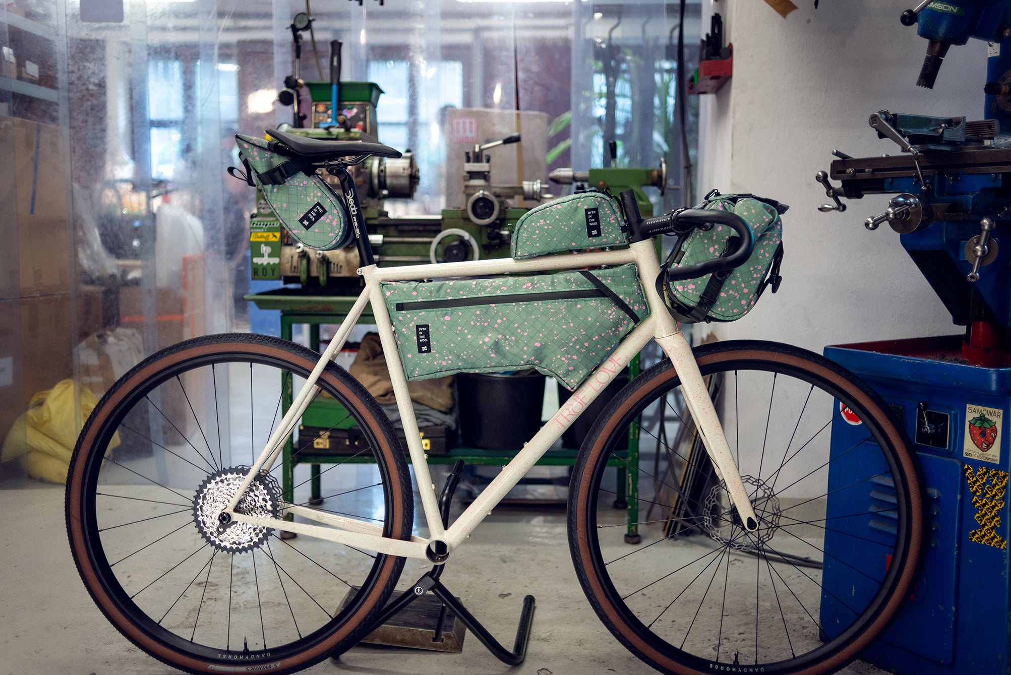 Seamless bike packing bags to bike integration with Fidlock magnetic clasps